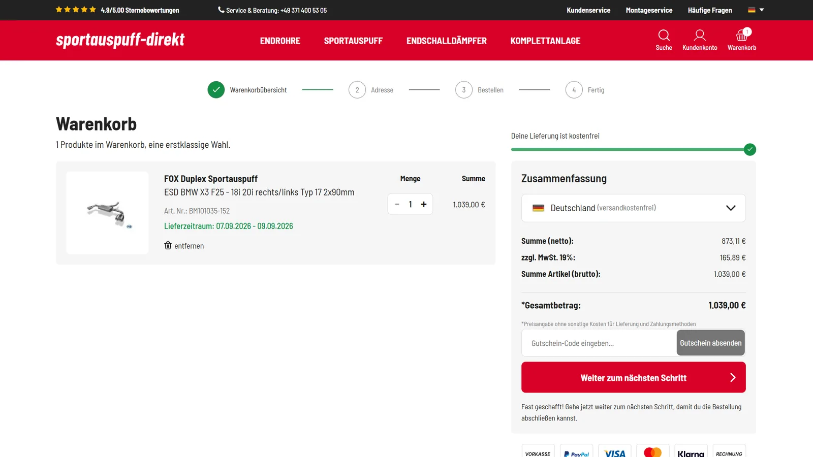 Warenkorb mit vierstufiger Schrittanzeige, links der Artikel, rechts die Zusammenfassung mit Netto, Mehrwertsteuer und Gesamtbetrag